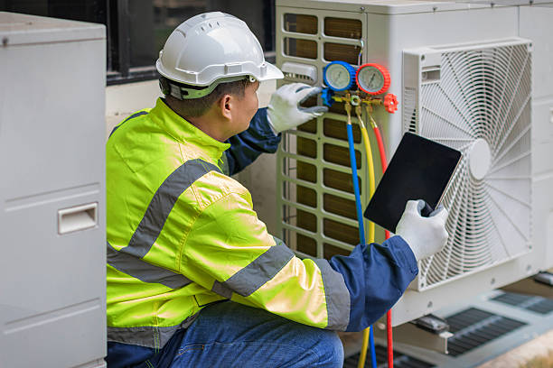 Professional Hvac technician working in Windsor, NC